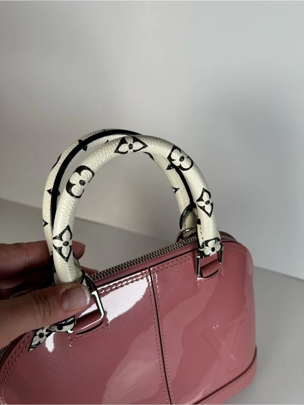 Authentic Louis Vuitton Blush Pink Vernis Alma BB Crossbody